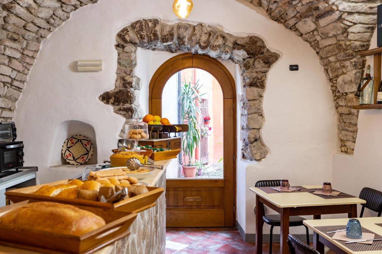 Locanda Di Corte 博萨 外观 照片