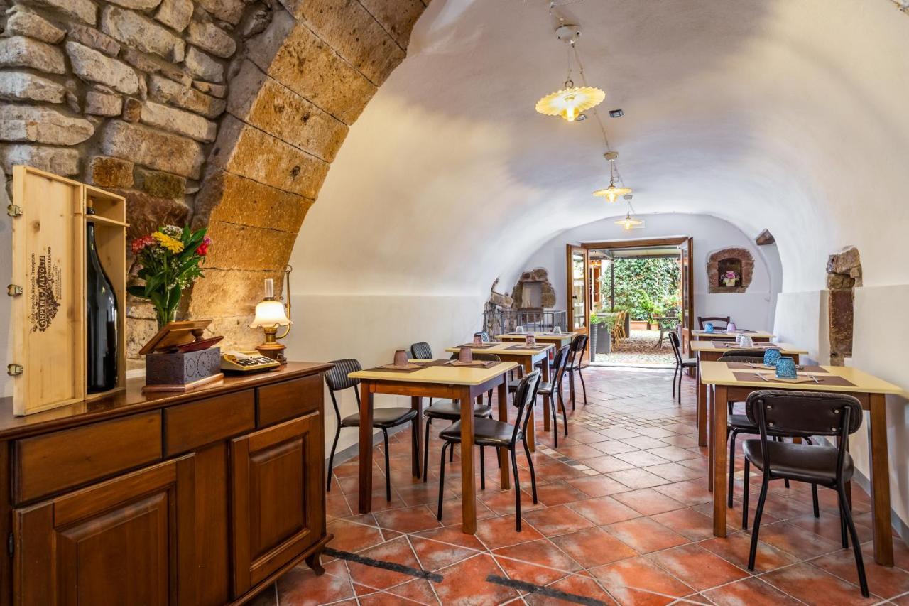 Locanda Di Corte 博萨 外观 照片